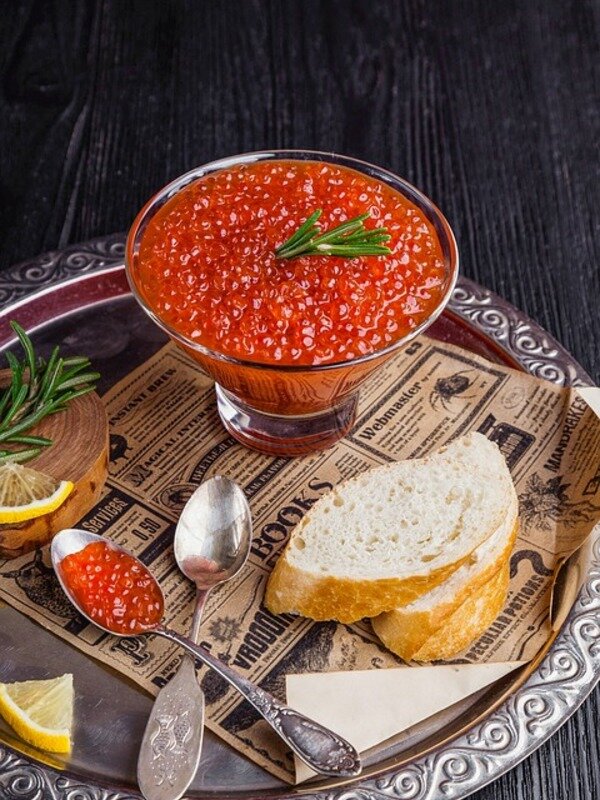 https://cdn.pixabay.com/photo/2016/12/17/20/52/red-caviar-1914461__340.jpg