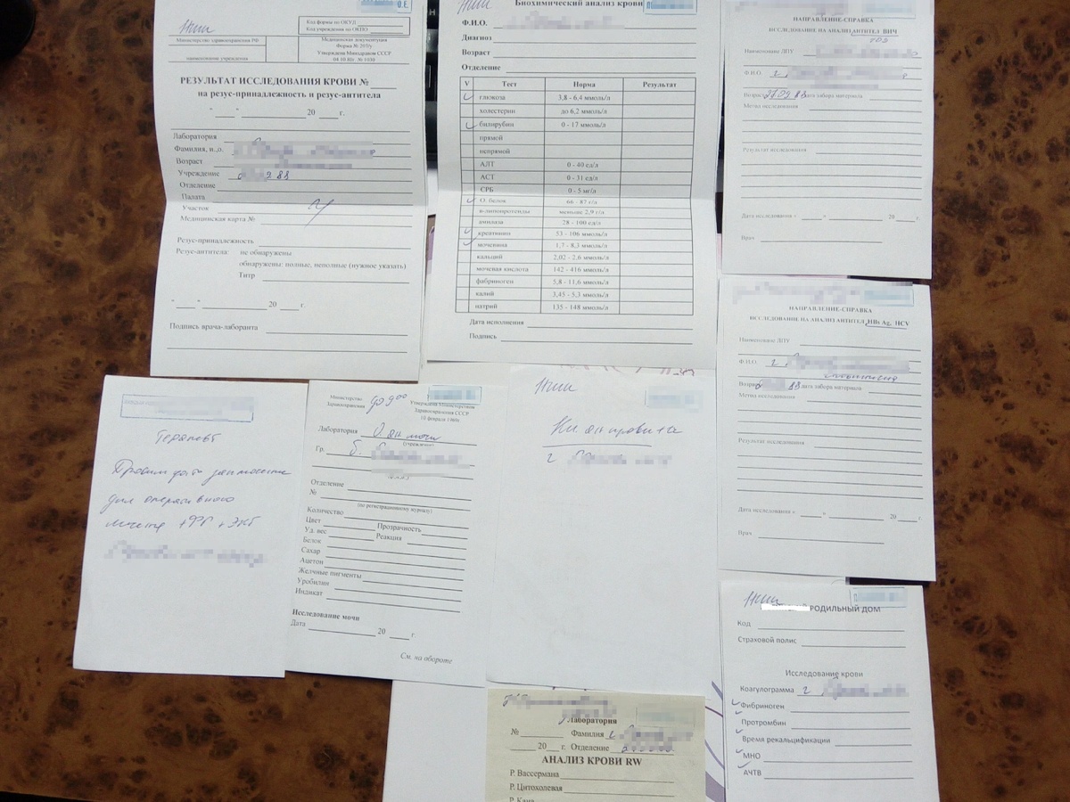 Пазлы, в которые ты играешь, после того как тебе исполнилось 25 ))) Одна из бумажек - это квест: нужно от терапевта получить направления на флюрографию и ЭКГ