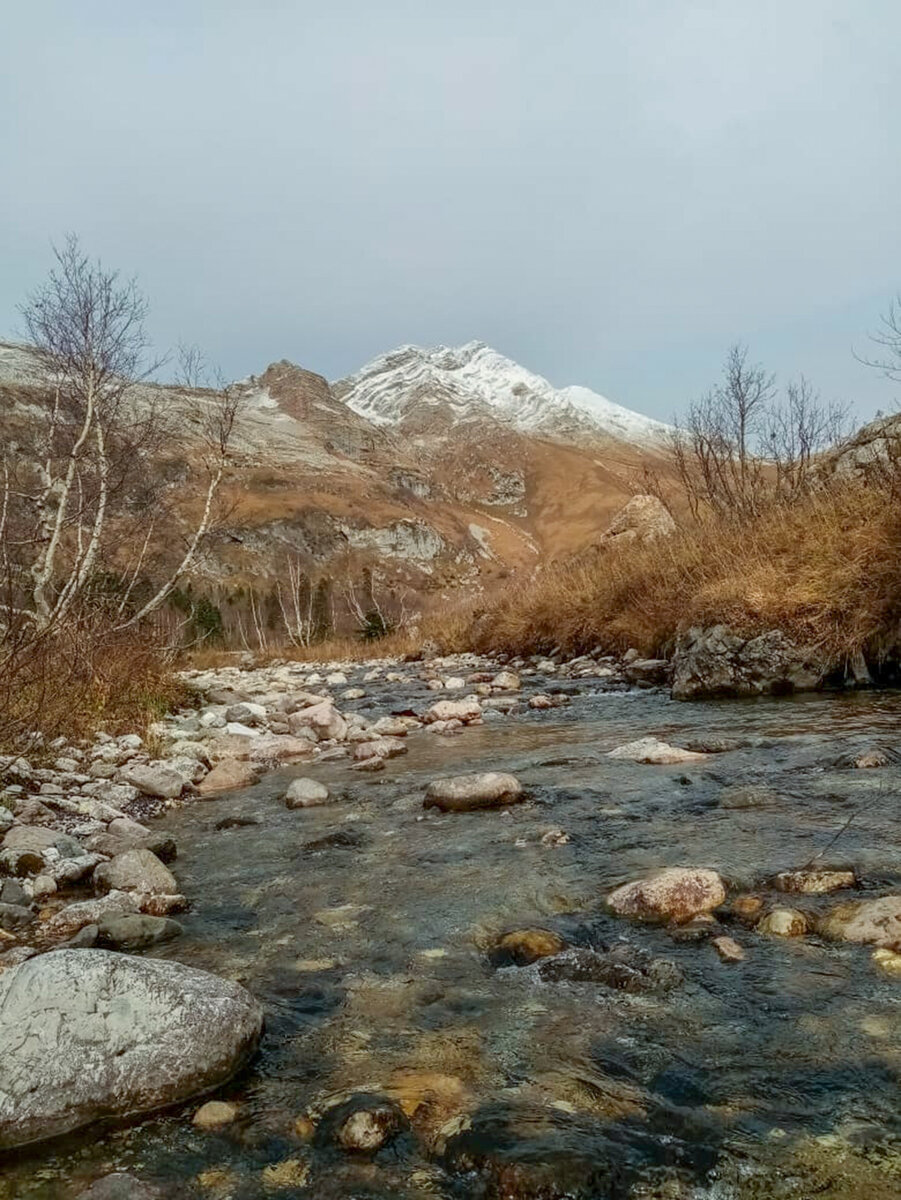 Фишт-Оштенский массив и исток реки Белой. 