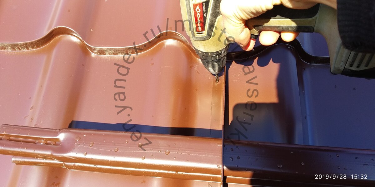 Кронштейны монтируются в «низ» волны на одной линии.