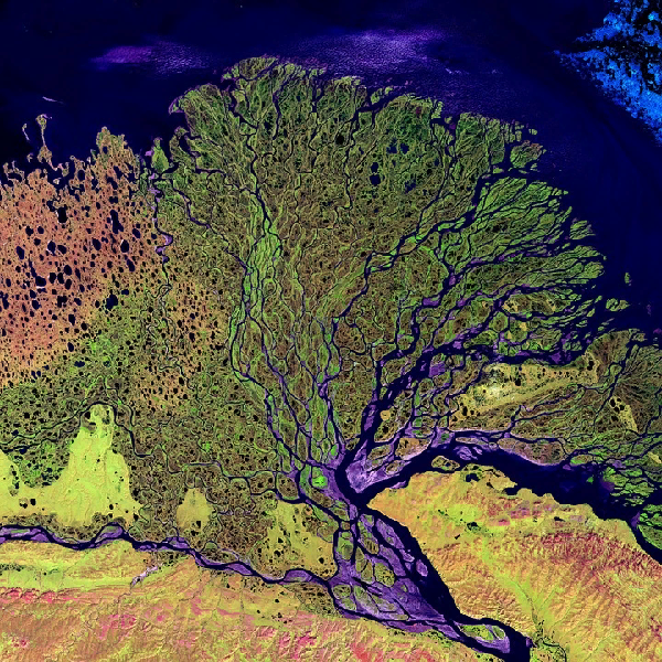 https://cdn.pixabay.com/photo/2011/12/14/12/19/aerial-view-11102_960_720.jpg