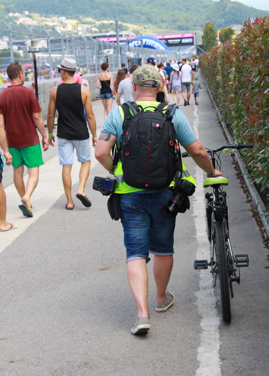 Фотограф фотографа фотографирует