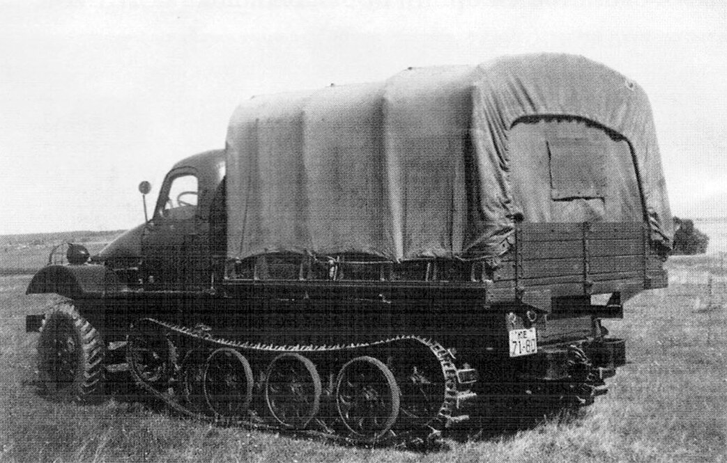 Обратите внимание на гусеничную ходовую часть