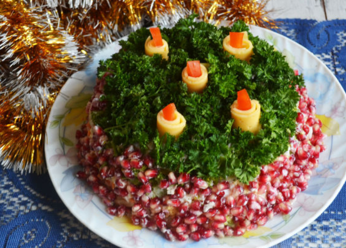 Новогодний салат со свечами
