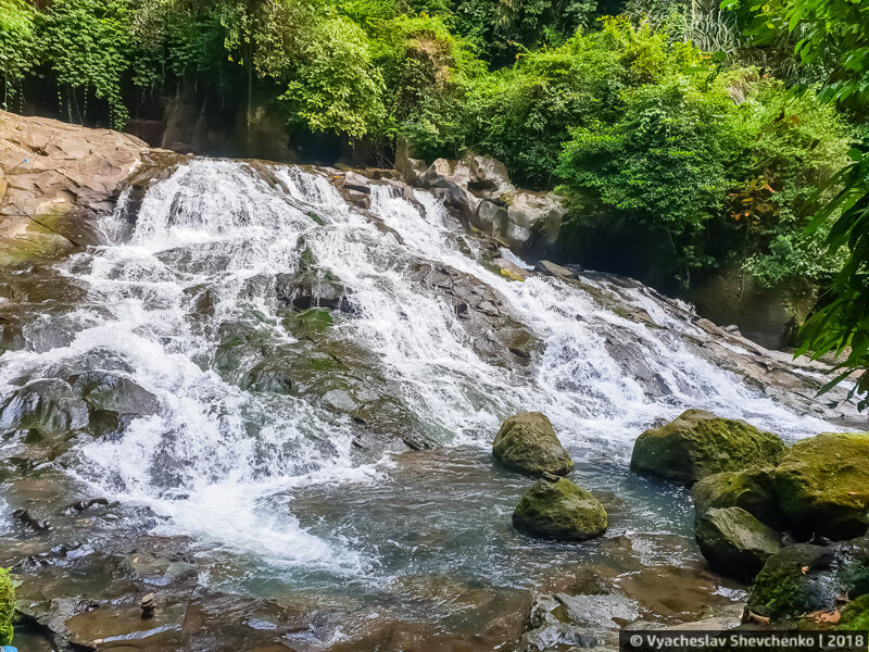 Водопад Goa Rang Reng Waterfall, Bali, Indonesia
