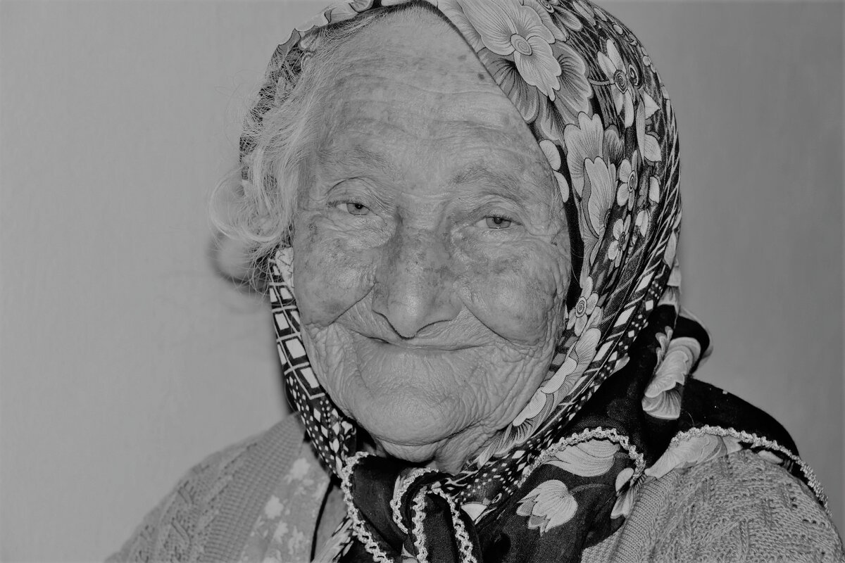 "Уступите бабушке место" (источник pixabay.com)
