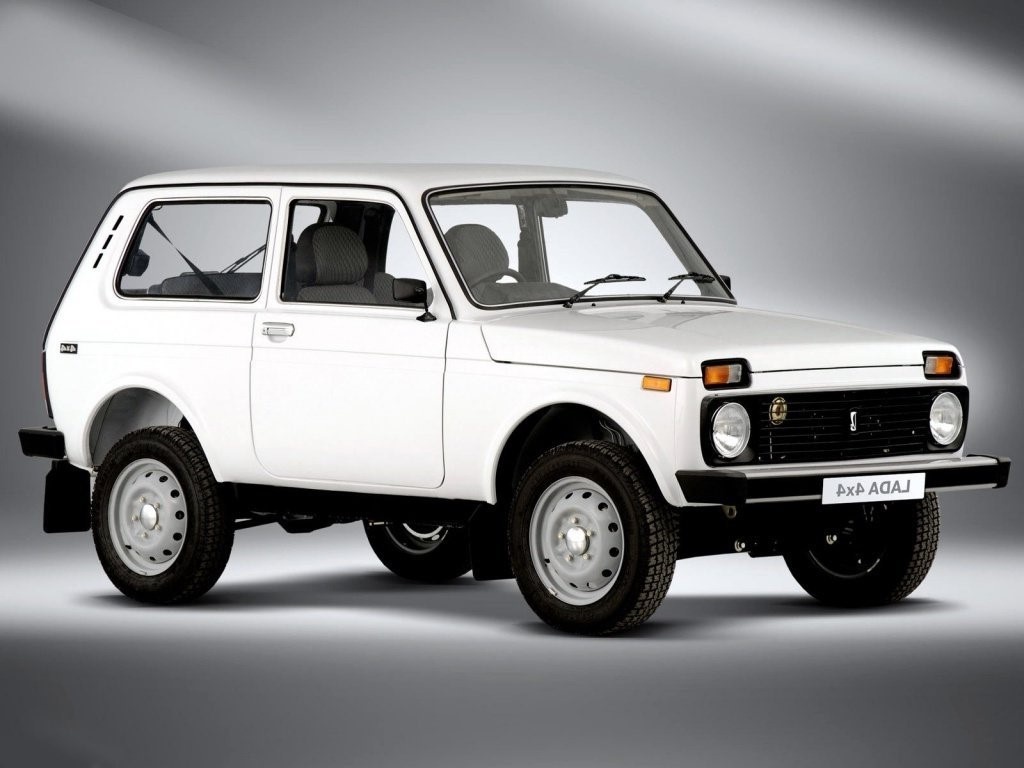 Google search: Лада Нива потеряла свое имя еще в 2002 году, после того как АвтоВАЗ продал права GM Group. Он завершил разработку нового поколения Niva, но уже с логотипом Chevrolet