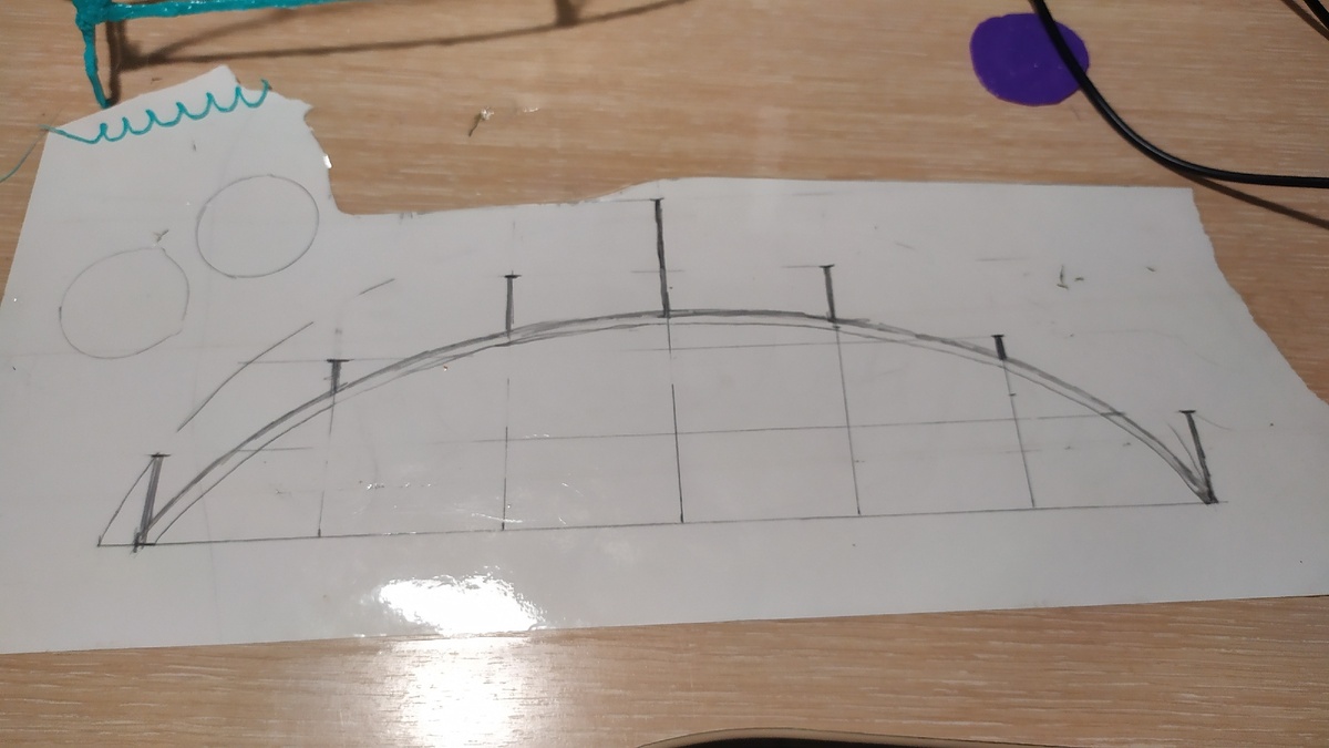 Кружочки это  подставки для свечек,нарисовал две ,но надо сделать 7 штук ,так как свечек будет 7