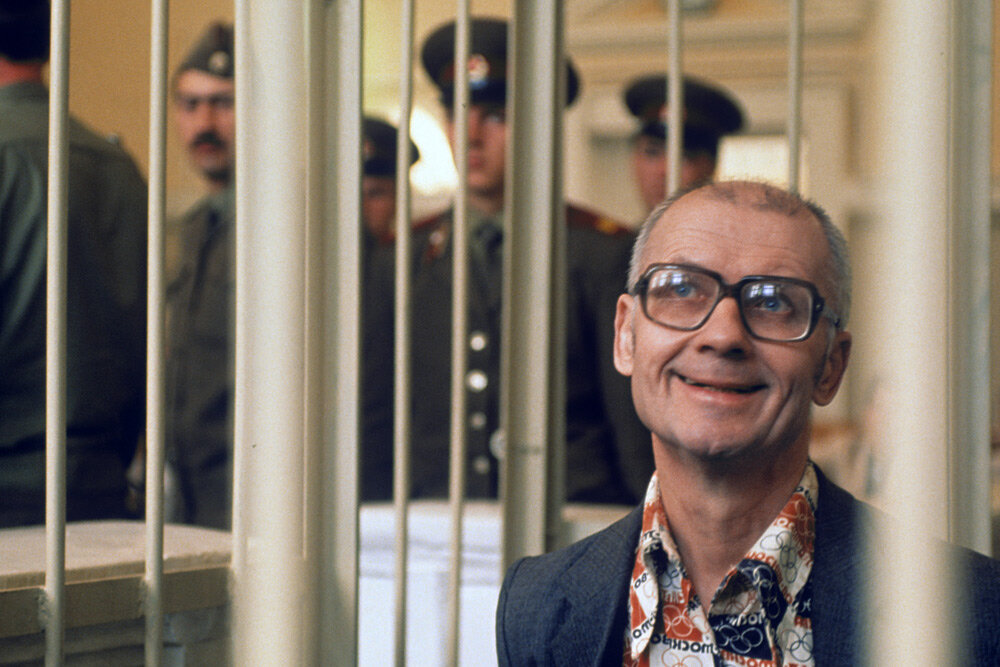             Андрей Романович Чикатило на суде ( в той же рубашке, что и при аресте).