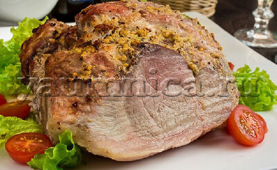 Буженина - русское доказательство того, какими выигрышными умеют быть элементарные в приготовлении блюда. Исторически буженина готовилась из медвежатины, но в наше время классикой считается свинина.