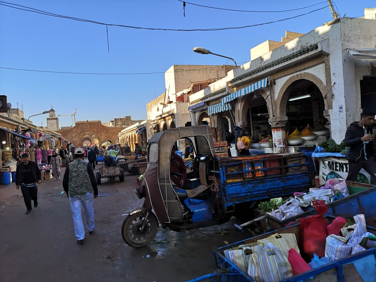 Как развлекаются в Марокко? Купите турбо-виагру на рынке и узнайте главный секрет марокканских мужчин.