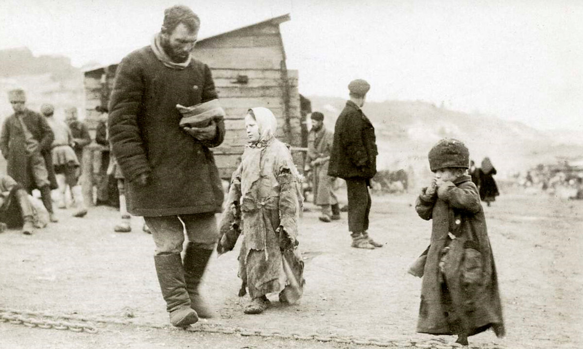 Бывший кулак с детьми просит пищи