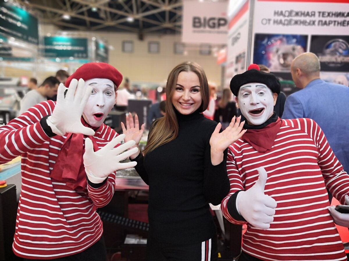 Фото с выставки, октябрь 2019