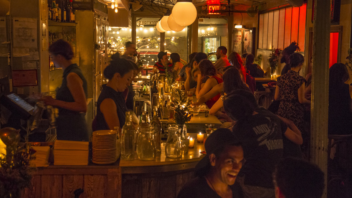 Источник: https://rubic.us/wp-content/uploads/2017/03/bar-and-supper-club-st-mazie-new-york.jpg