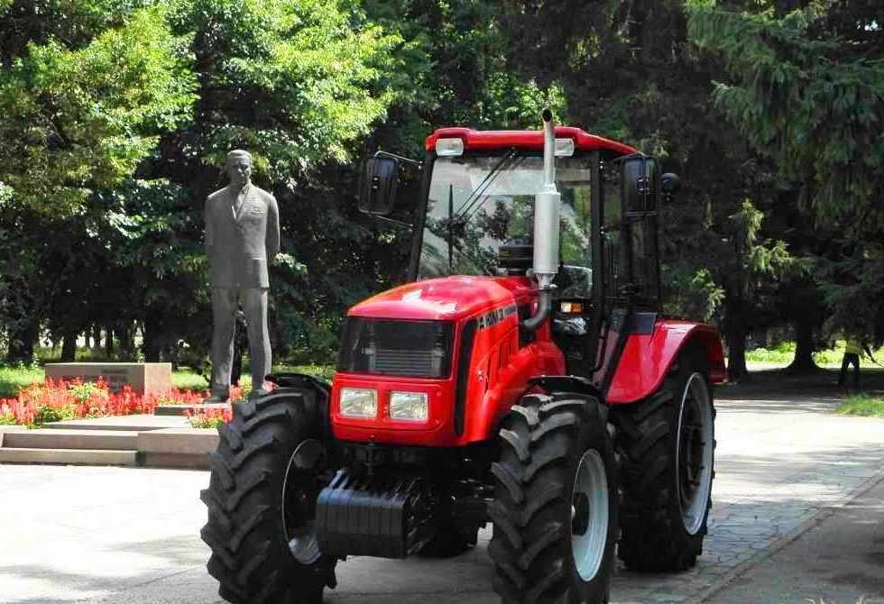 Универсальный колёсный трактор ЮМЗ-10264Н