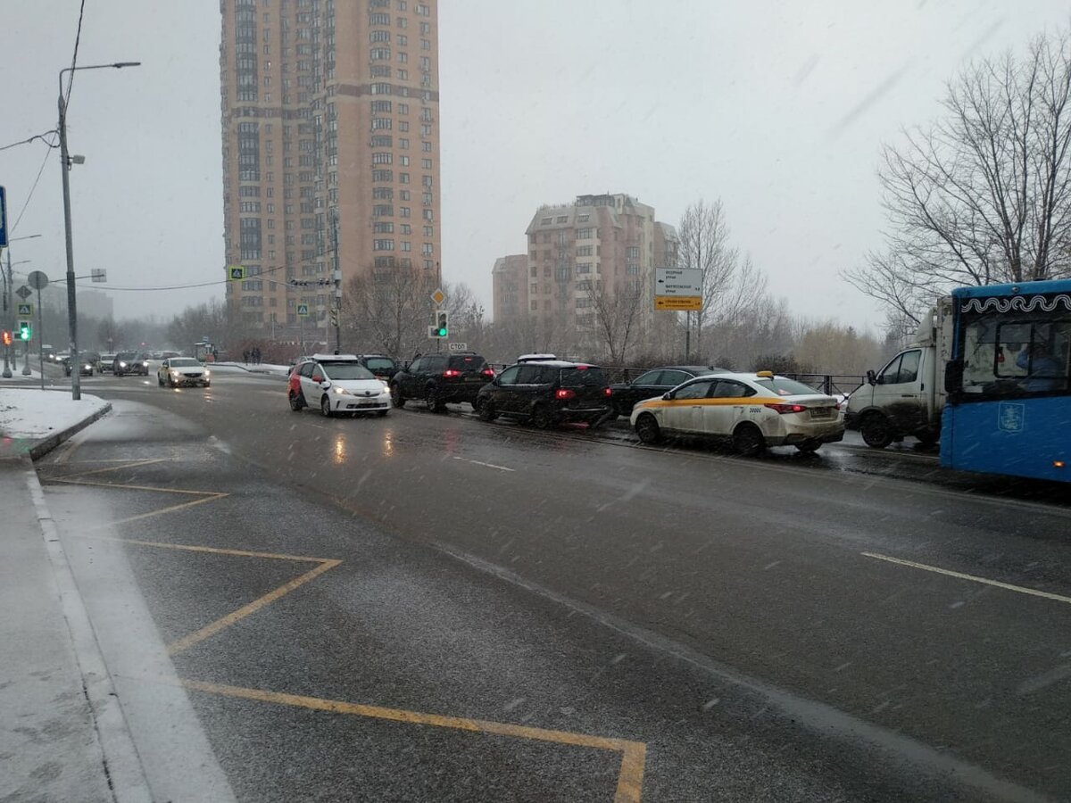 Навстречу первому ехал еще один экземпляр