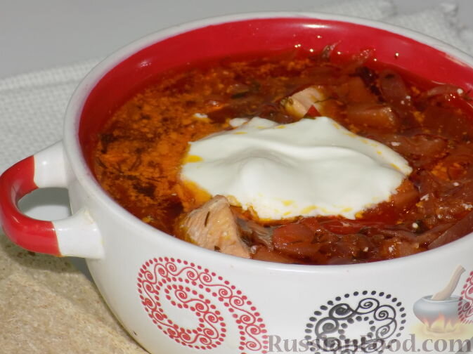 куриное филе, капуста белокочанная, свекла, картофель, морковь, лук репчатый, перец сладкий, томат-паста, масло растительное, зелень