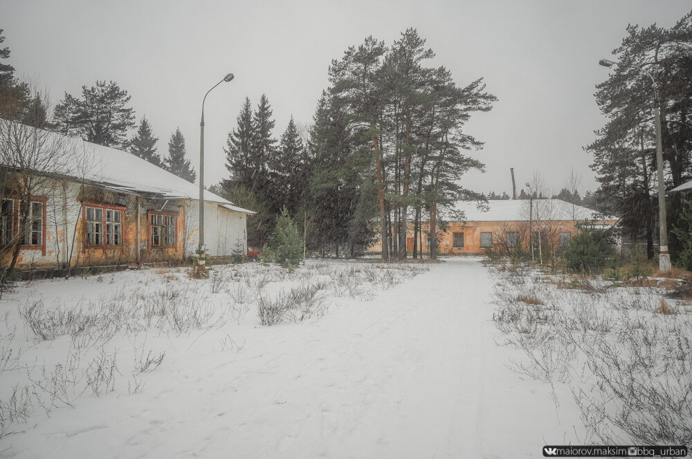 Вернулся спустя два года в военный городок. Полная разруха, украли даже «Ракеты С-25 Беркут»!