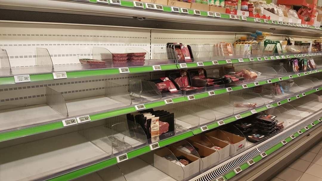 Пустые полки в норвежских магазинах в день, когда объявили карантин. Фото Анны Калининой