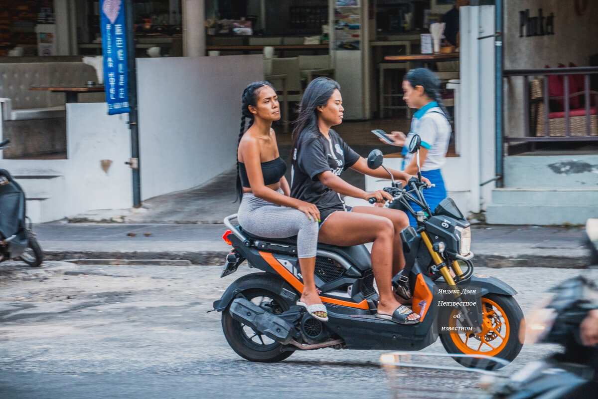 Тайские девчонки на мопедах: беззащитные и смелые (фото)