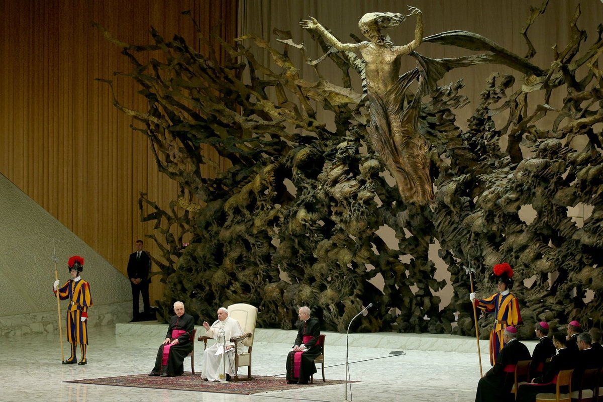 Зал аудиенций папы Римского в Ватикане