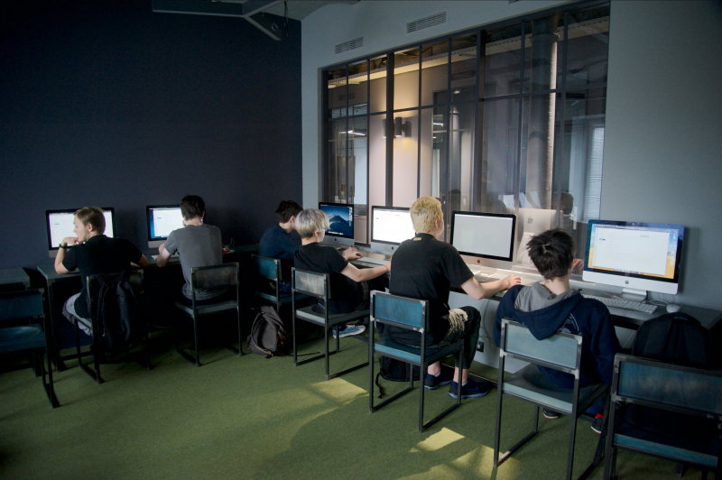 ссылка на колледж https://ithub.ru