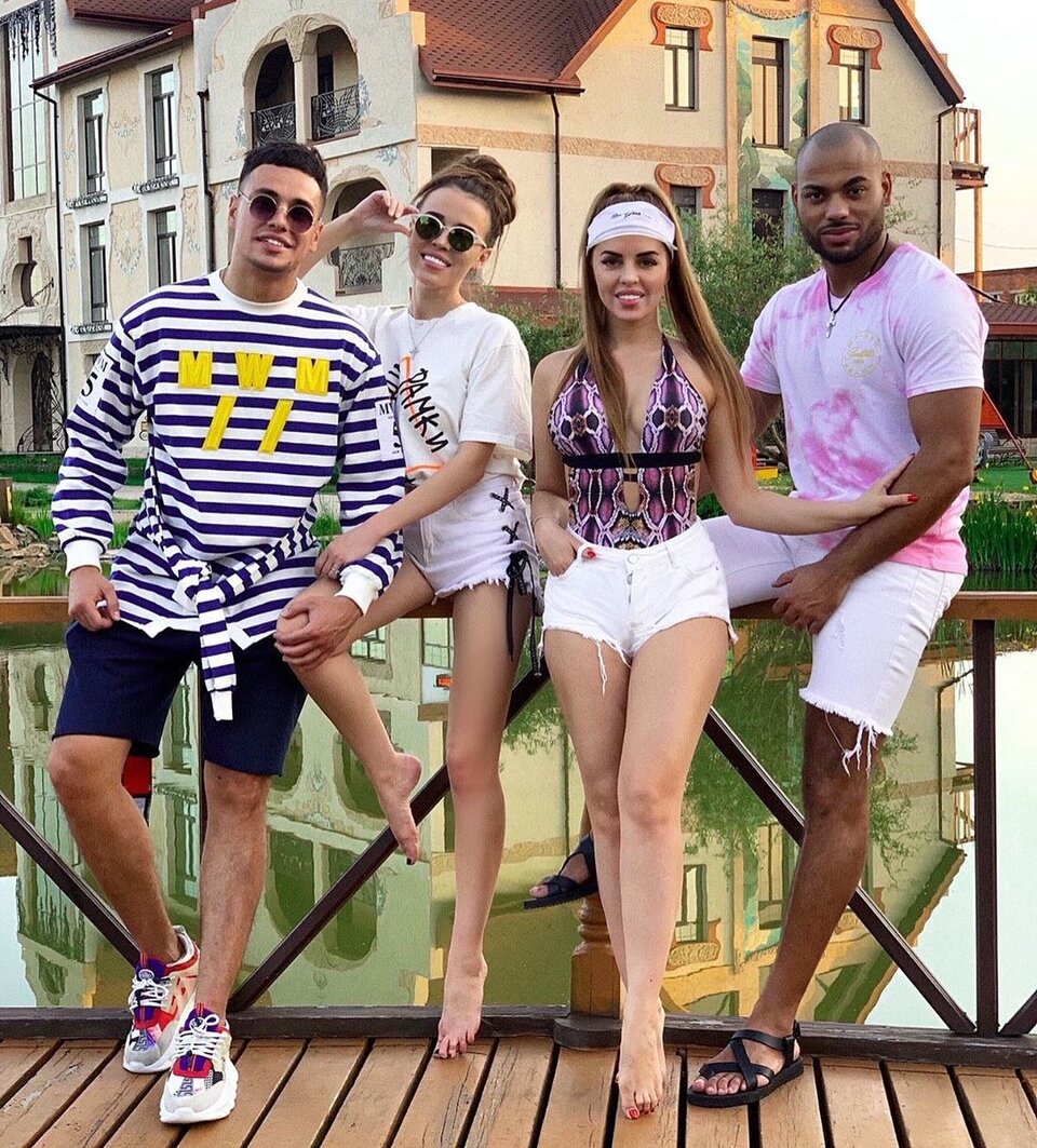 Даня и Таня впервые публично поцеловались после расставания
Фото: «Инстаграм»

 