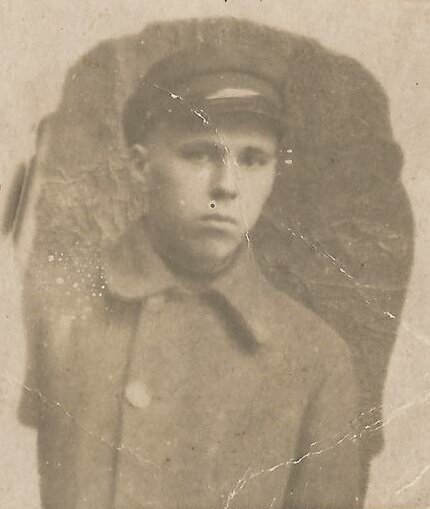 Алексей Коновалов в 3-м классе русской гимназии в Шумене, Болгария, 1924 г. Фото из архива А.А.Коновалова.