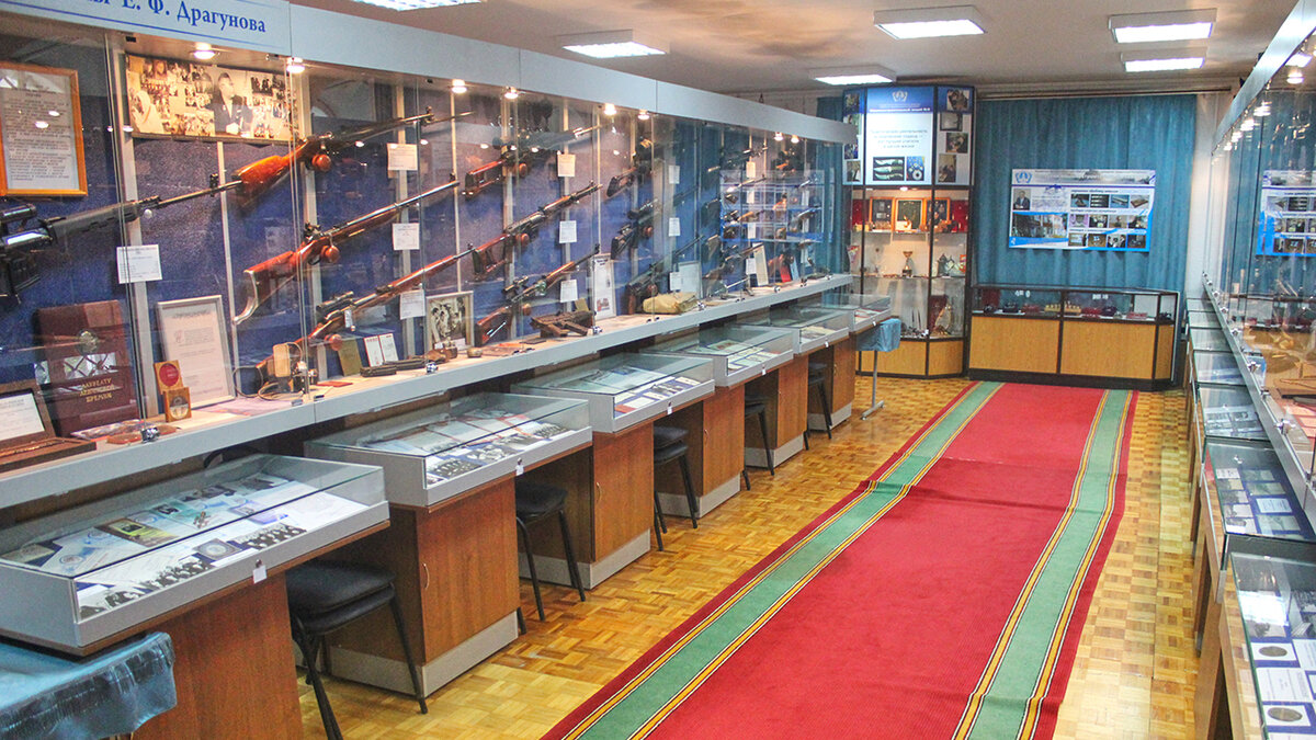 музей имени калашникова. музейно-выставочный комплекс калашникова в ижевске. музей м т калашникова ижевск. адрес музей ижевска. адрес музей ижевска.