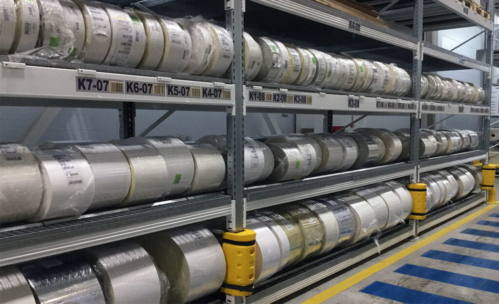 Самоклеящиеся этикетки изготавливаются из специальных самоклеящихся материалов