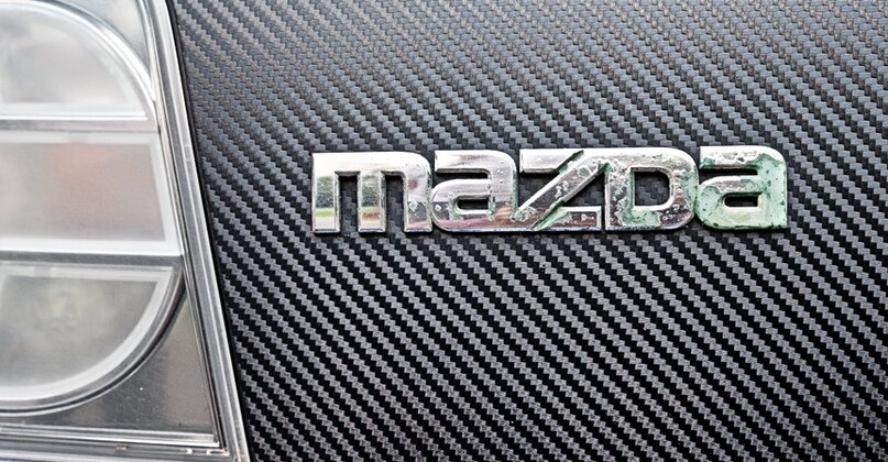 «Хромовое» покрытие на пластиковых деталях отделки кузова с годами линяет или вздувается1 из 2


