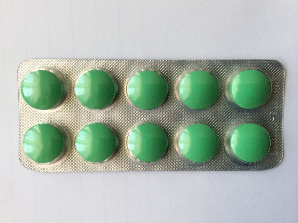 Зеленые антибиотики. Темпалгин зеленые таблетки. Зеленые круглые таблетки. Таблетки в зеленом блистере. Зелёные таблетки для потенции.