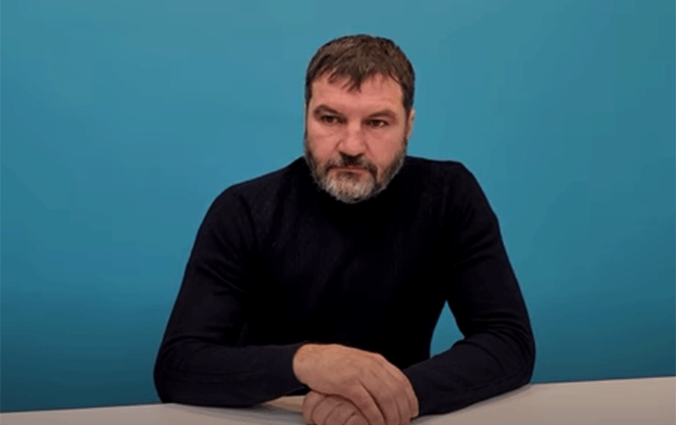 Андрей Маклыгин, видеообращение ко всем. Скрин из https://www.youtube.com/watch?v=Mmi6HM8Wqxk