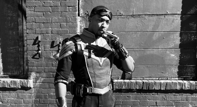 Энтони Маки на съёмках сериала «Сокол и Зимний Солдат»