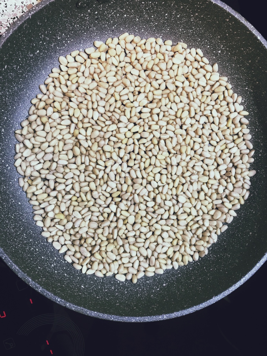 Жарим кедровые орехи