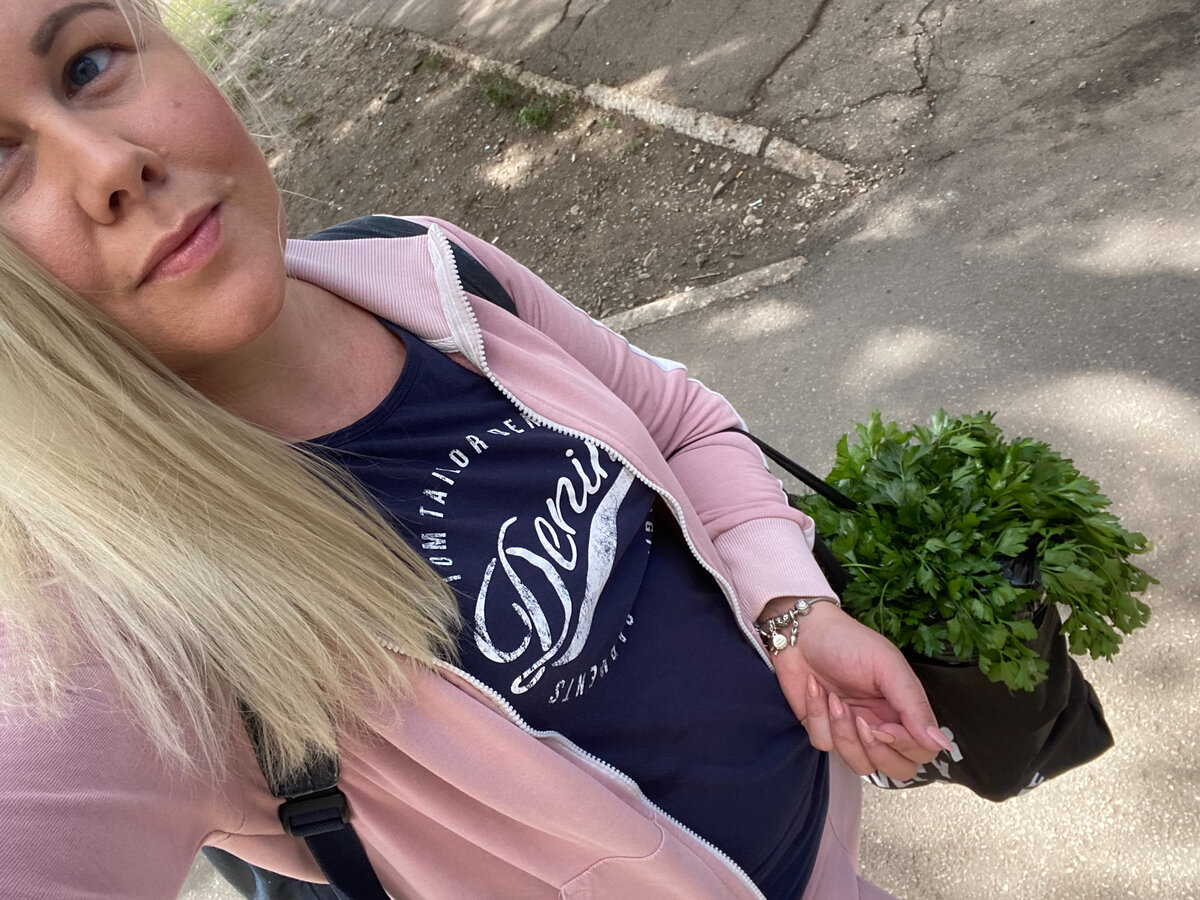 Вот такущие пучки зелени для закаток закупила😁