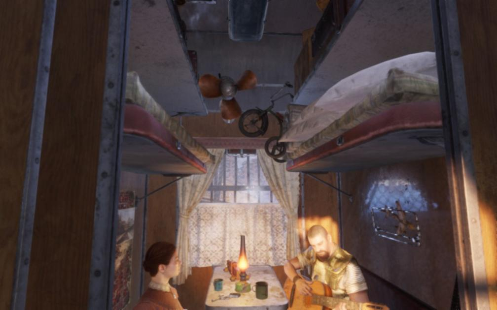 Вот конструкция из велосипеда и пропеллера (наверху), которая восхищает своей стойкостью. 
В поезде. Который катится по миру постапа.
То есть там трясёт