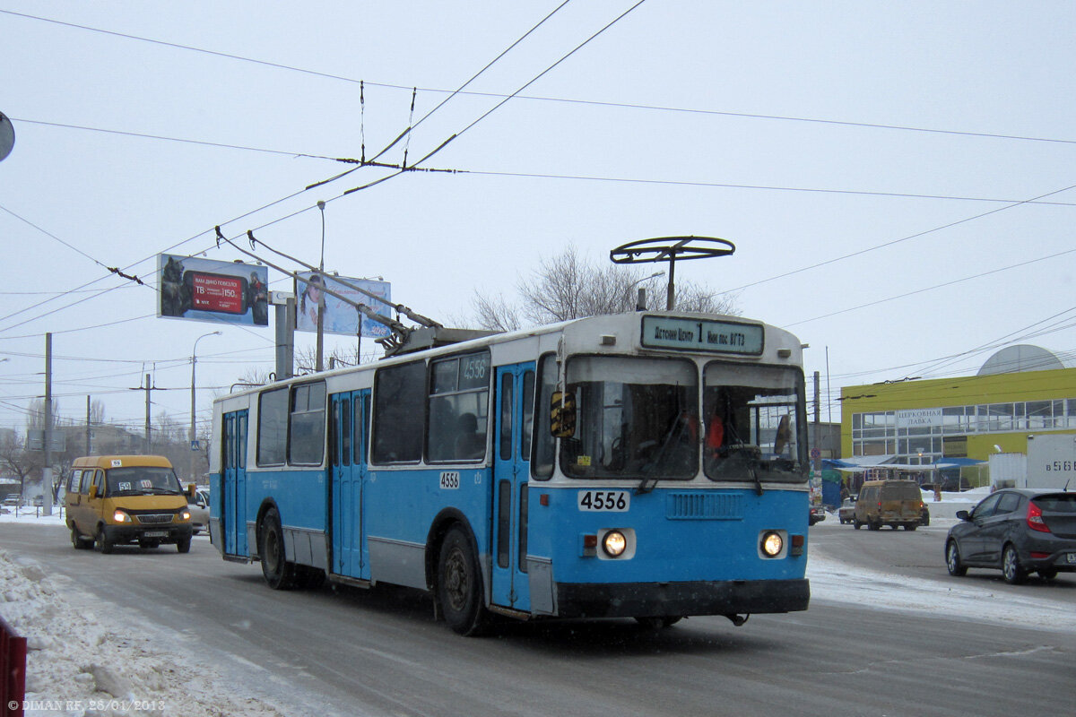 ЗиУ-682Г маршрута № 1 на улице Ополченской 