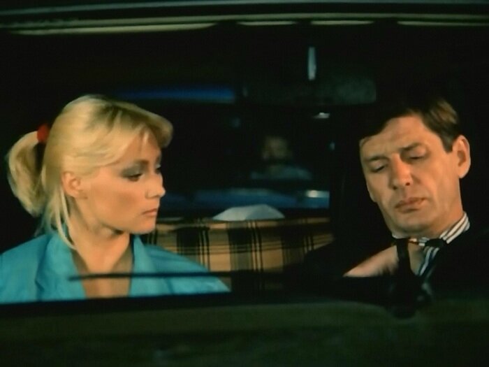Главный герой С.Ненашев и его подруга. Кадр из фильма на сайте "Кинопоиск"