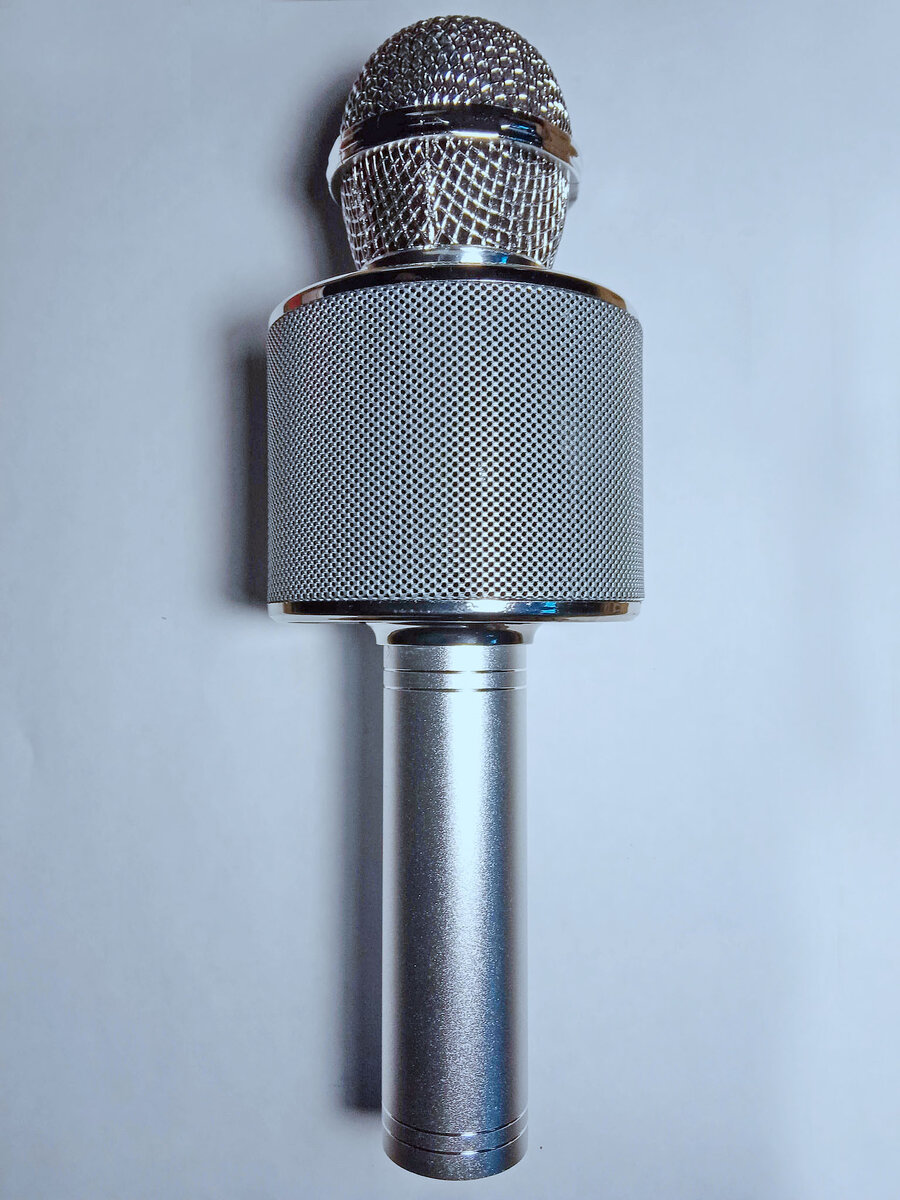 со стороны динамика