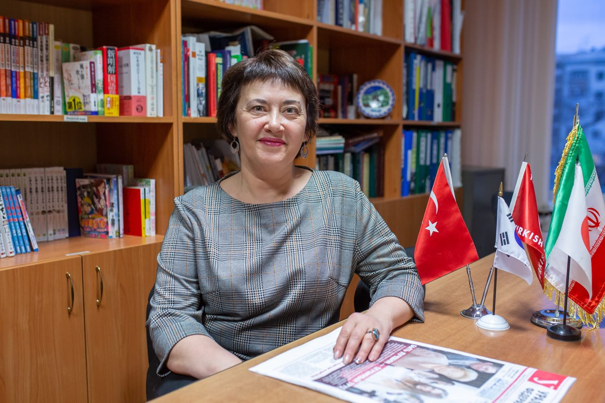 Руководит исследованием заведующая кафедрой востоковедения УрФУ Гульнара Валиахметова. Фото: Полина Погребицкая.