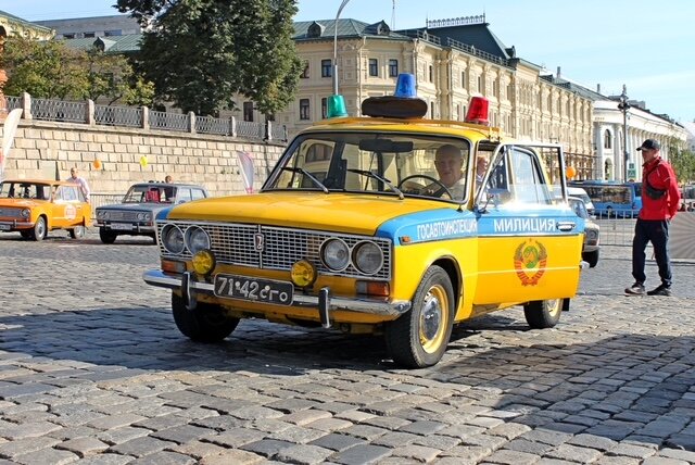     Для чего на машинах ГАИ в СССР устанавливали зеленый проблесковый маячок Фото: yapx.ru