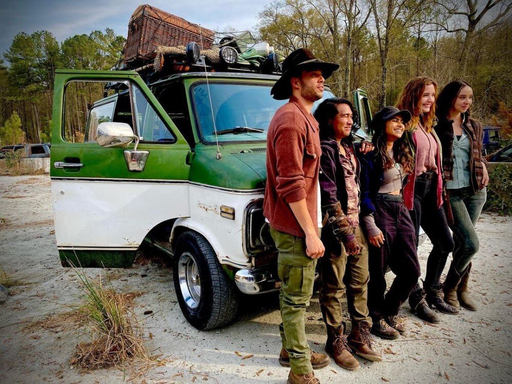     Кадр со съемок альтернативного финала 11 сезона сериала «Ходячие мертвецы» (2022)