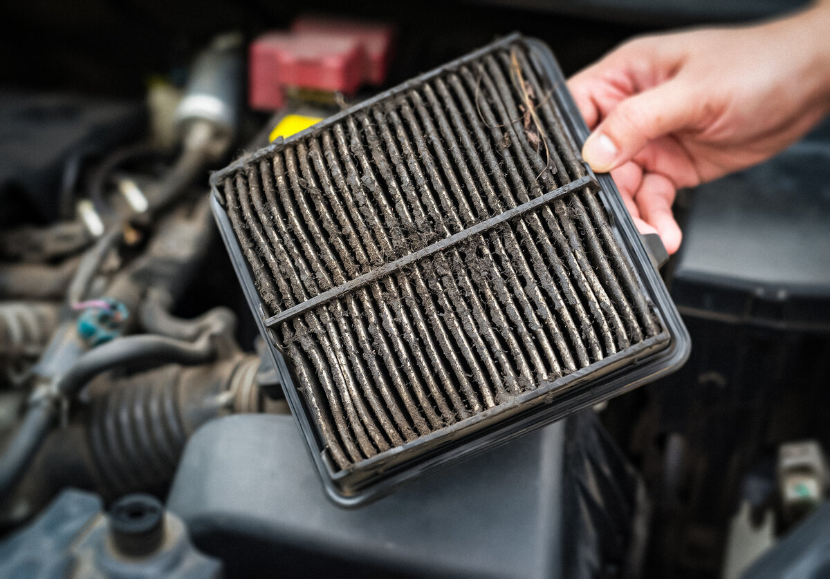 Грязный воздушный фильтр. Грязный воздушный фильтр. Можно помыть воздушный фильтр. Пропылесосил салонный фильтр. Воздушный фильтр засорился.