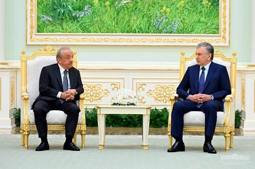 Мехмет Ченгиз и Шавкат Мирзиёев. Фото пресс-службы президента Узбекистана