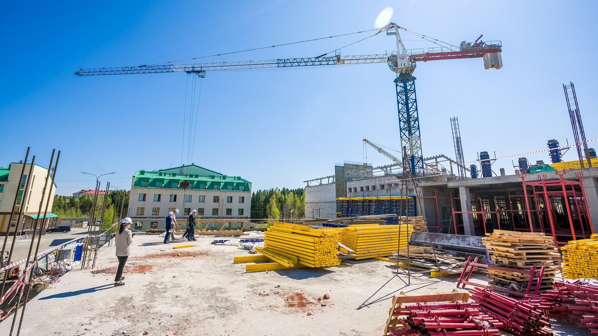    Наталья Комарова посетила строящийся корпус Ханты-Мансийского технолого-педагогического колледжа