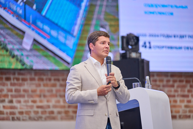    Артюхов отметил, что с каждым годом растет популярность спорта среди населения