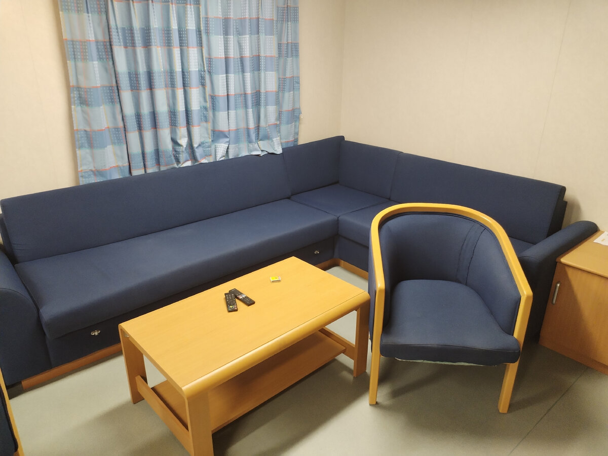 Комната отдыха, возможно просмотр спутникового Тв, настольных игр, поиграть в игровую приставку. 