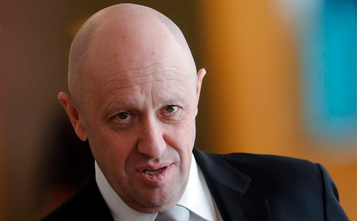 Не может так просто погибнуть такой человек. 