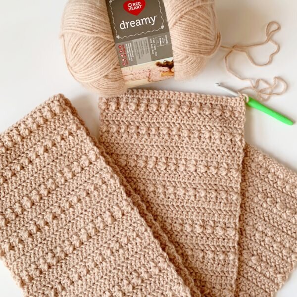 Источник фото: https://daisyfarmcrafts.com/crochet-dreamy-scarf/